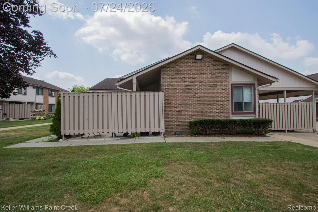 36028 Saint Ives Court Clinton Charter Township MI 48035