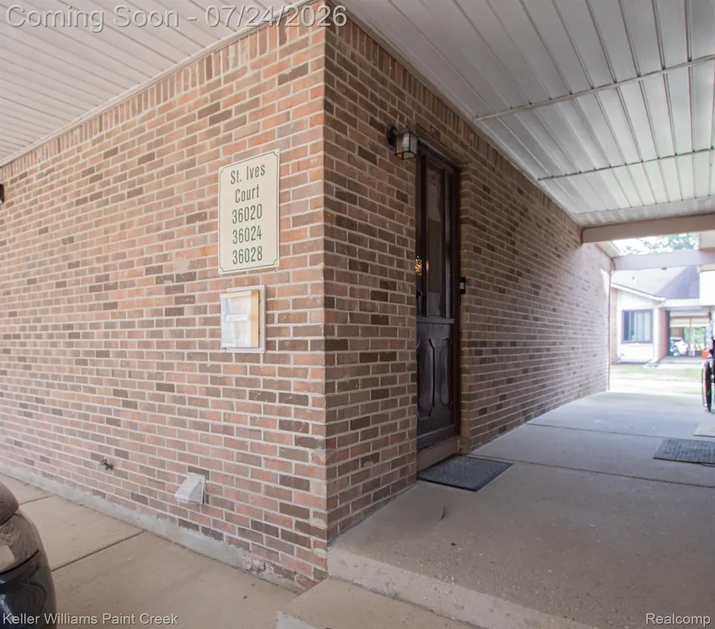 36028 Saint Ives Court Clinton Charter Township MI 48035