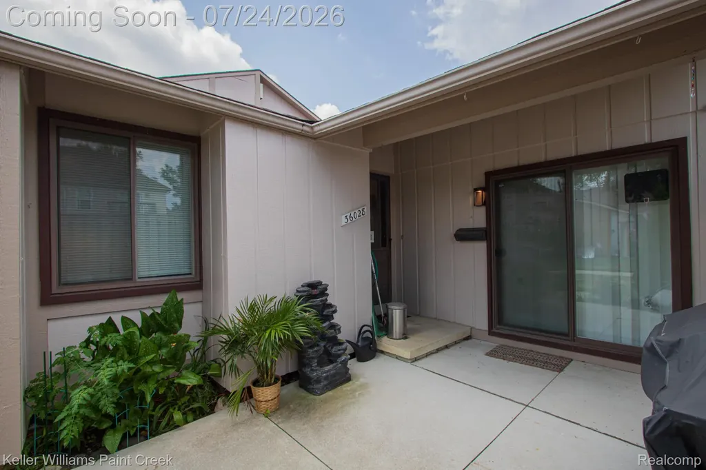 36028 Saint Ives Court Clinton Charter Township MI 48035