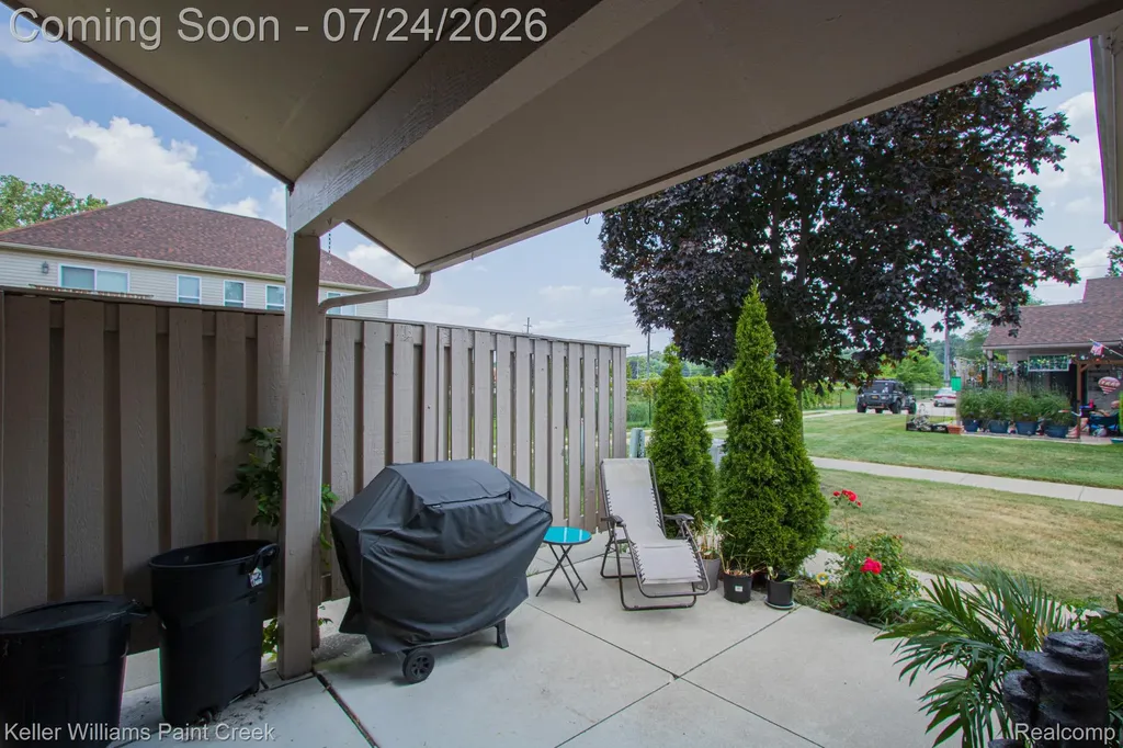 36028 Saint Ives Court Clinton Charter Township MI 48035