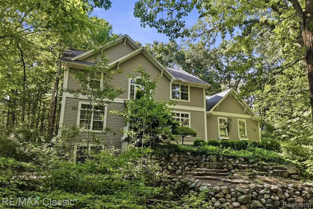 6303 Ridge Hollow Lane Springfield Charter Township MI 48350