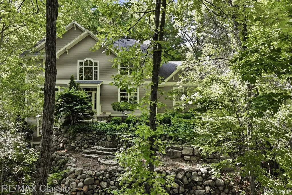 6303 Ridge Hollow Lane Springfield Charter Township MI 48350