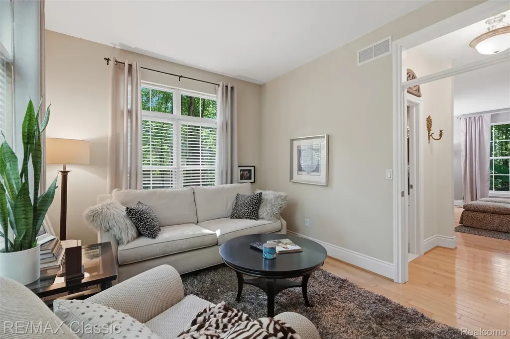 6303 Ridge Hollow Lane Springfield Charter Township MI 48350