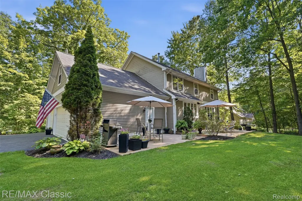 6303 Ridge Hollow Lane Springfield Charter Township MI 48350