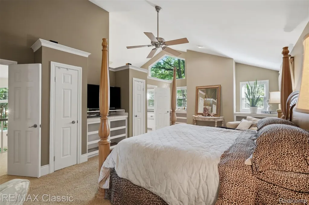 6303 Ridge Hollow Lane Springfield Charter Township MI 48350