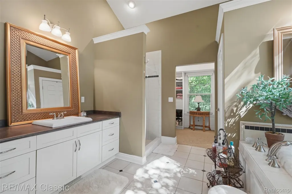 6303 Ridge Hollow Lane Springfield Charter Township MI 48350