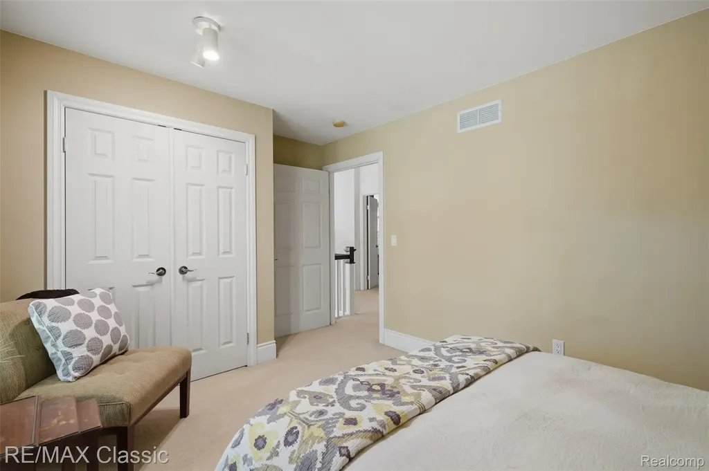 6303 Ridge Hollow Lane Springfield Charter Township MI 48350