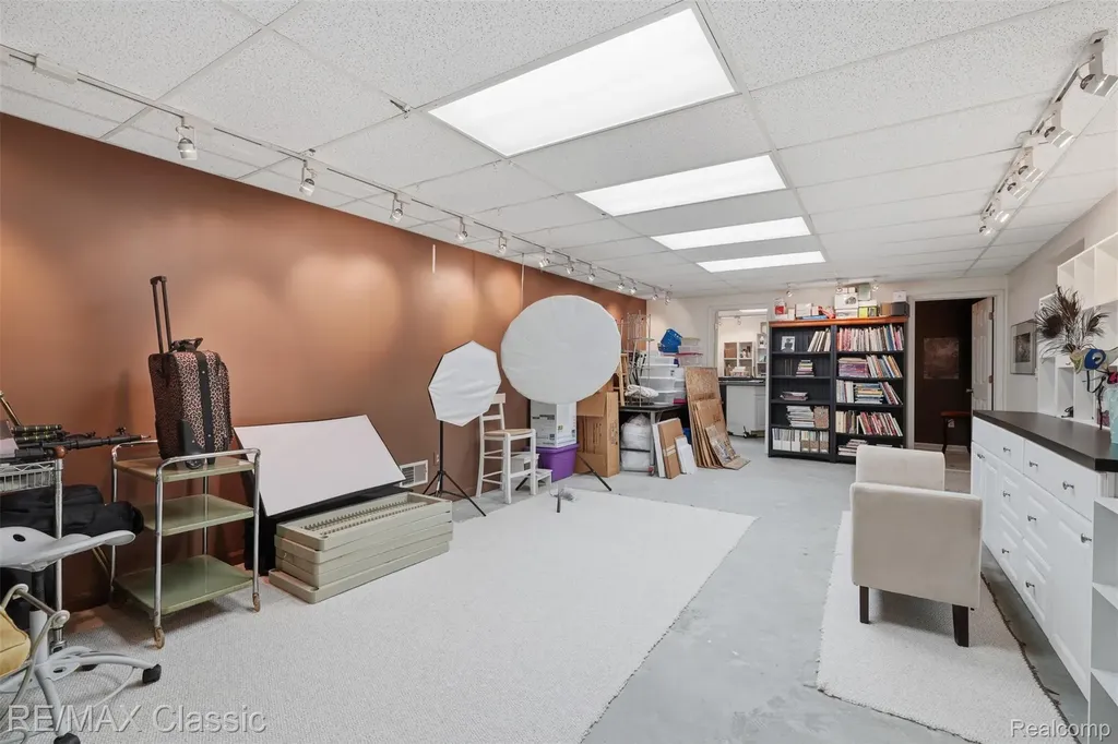 6303 Ridge Hollow Lane Springfield Charter Township MI 48350