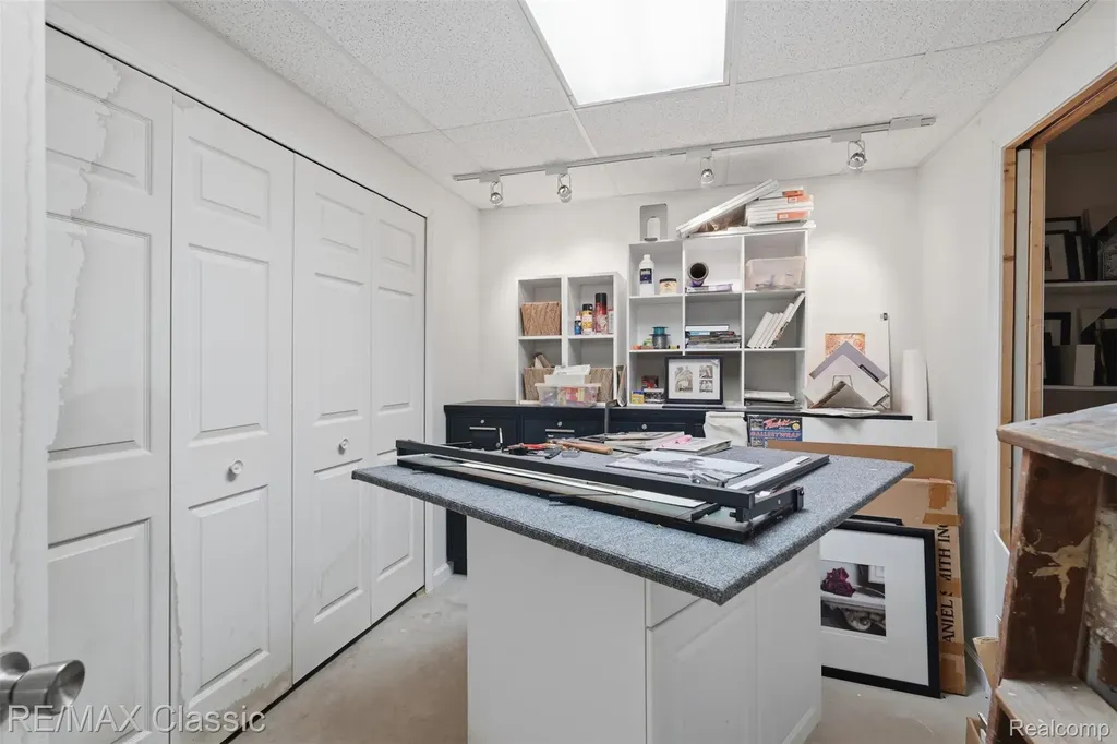 6303 Ridge Hollow Lane Springfield Charter Township MI 48350