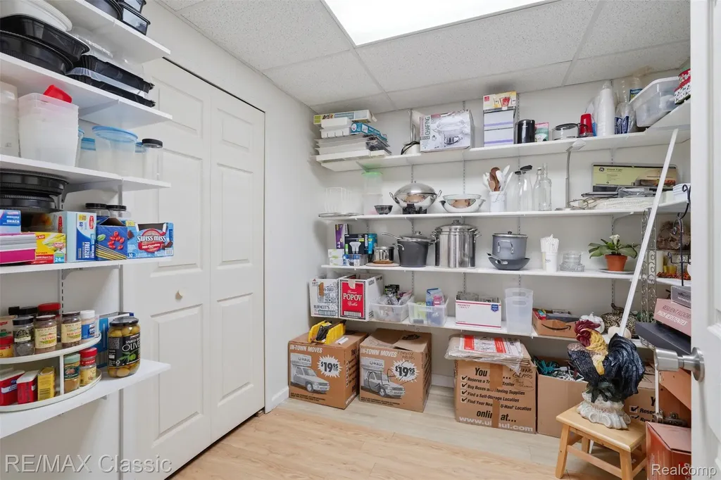 6303 Ridge Hollow Lane Springfield Charter Township MI 48350
