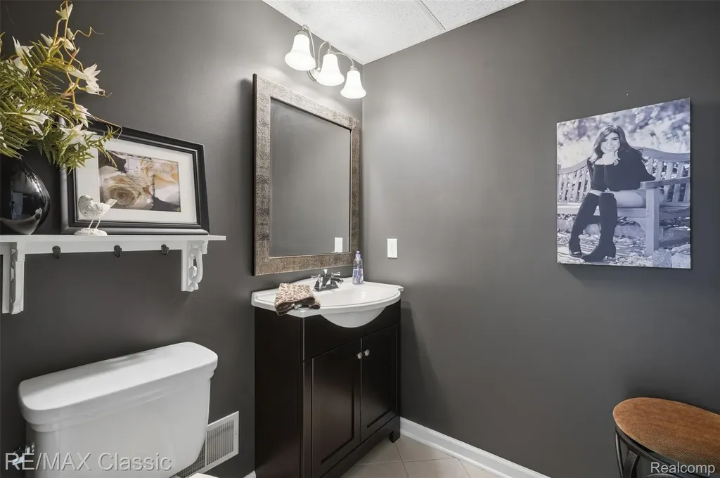 6303 Ridge Hollow Lane Springfield Charter Township MI 48350