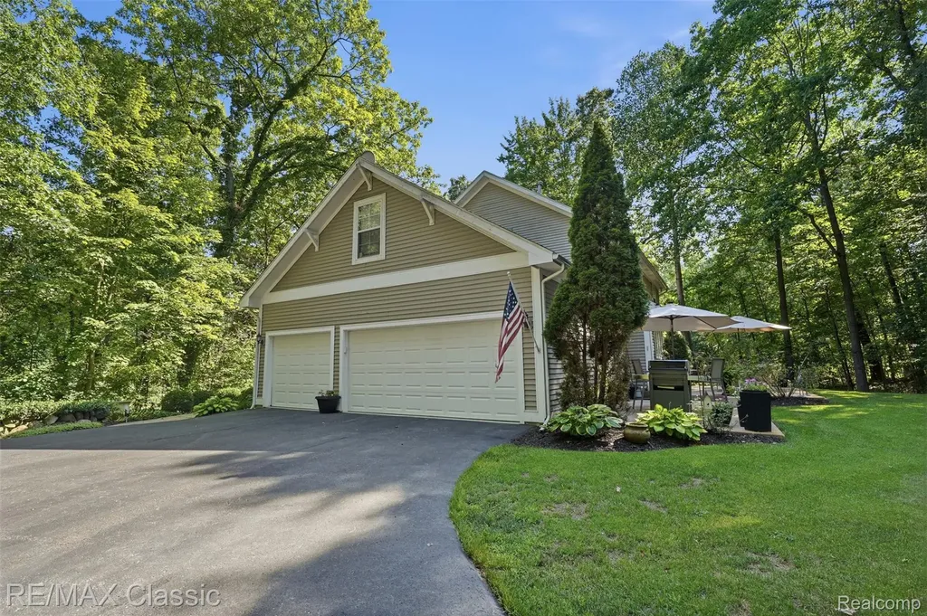 6303 Ridge Hollow Lane Springfield Charter Township MI 48350