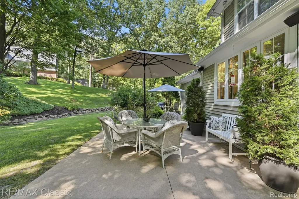 6303 Ridge Hollow Lane Springfield Charter Township MI 48350