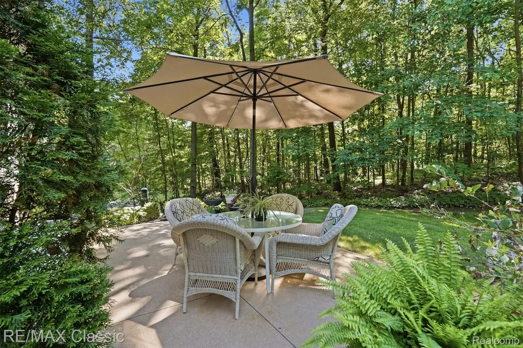 6303 Ridge Hollow Lane Springfield Charter Township MI 48350