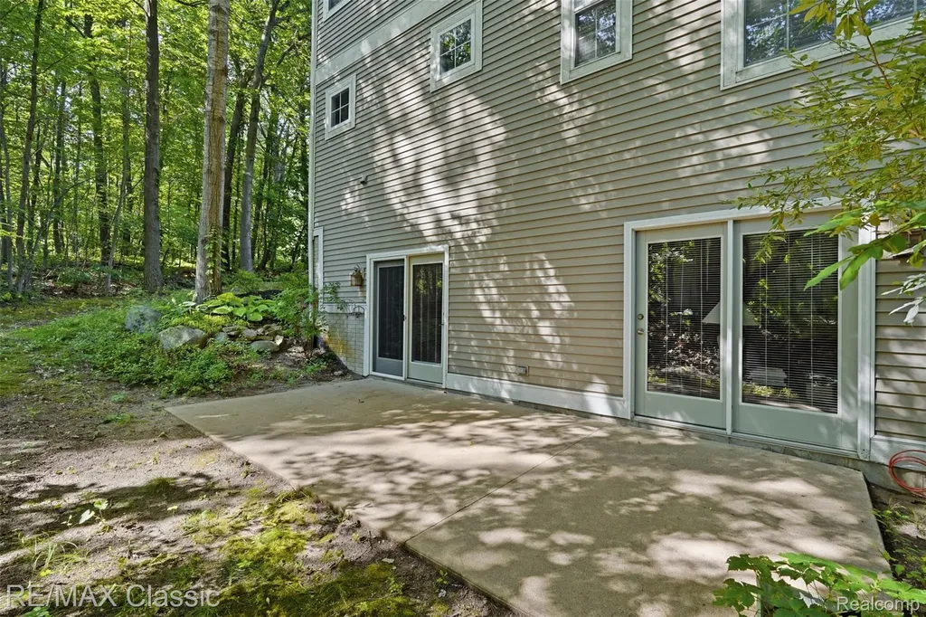 6303 Ridge Hollow Lane Springfield Charter Township MI 48350