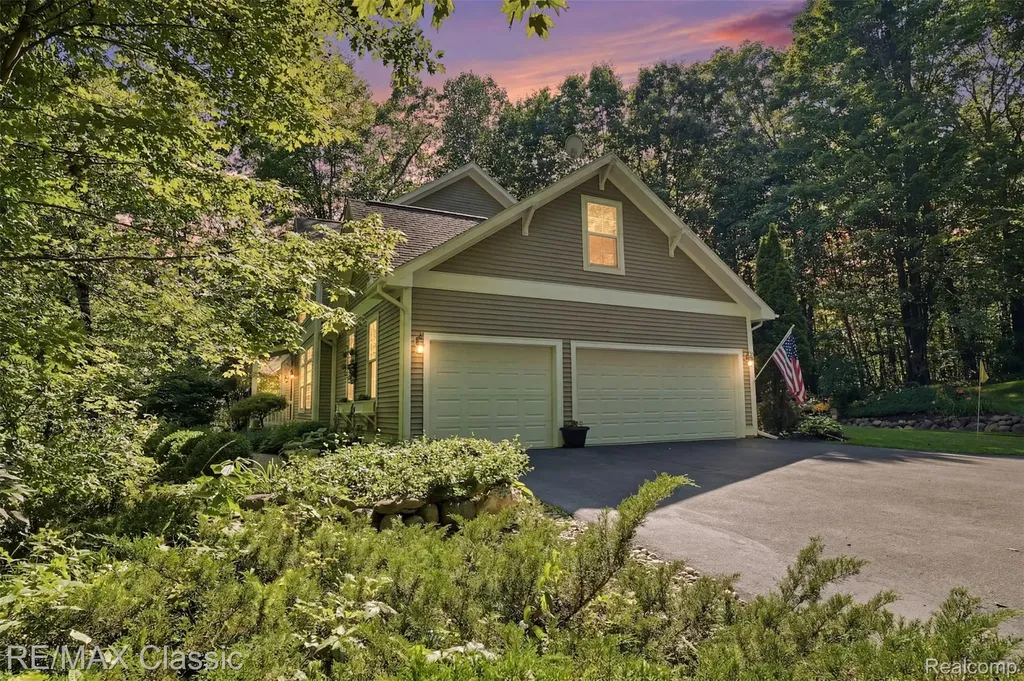 6303 Ridge Hollow Lane Springfield Charter Township MI 48350