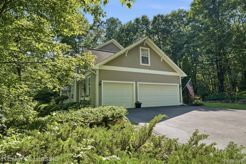 6303 Ridge Hollow Lane Springfield Charter Township MI 48350