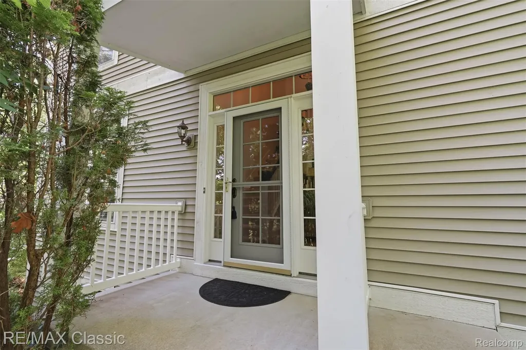 6303 Ridge Hollow Lane Springfield Charter Township MI 48350