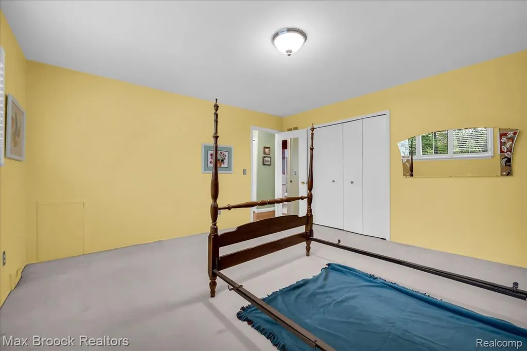 1711 Huntingwood Lane Bloomfield Charter Township MI 48304