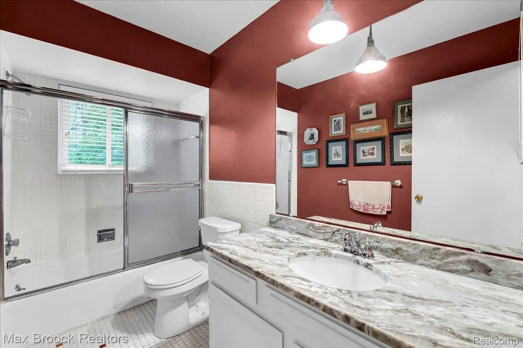 1711 Huntingwood Lane Bloomfield Charter Township MI 48304