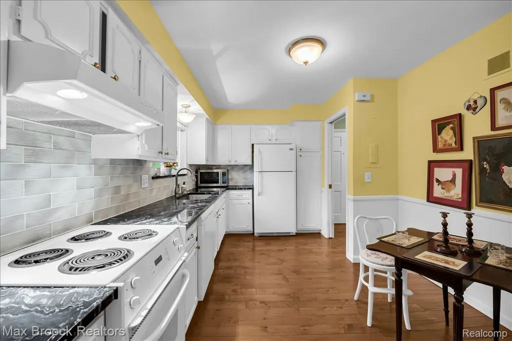 1711 Huntingwood Lane Bloomfield Charter Township MI 48304