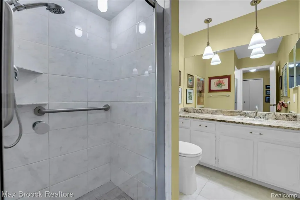 1711 Huntingwood Lane Bloomfield Charter Township MI 48304