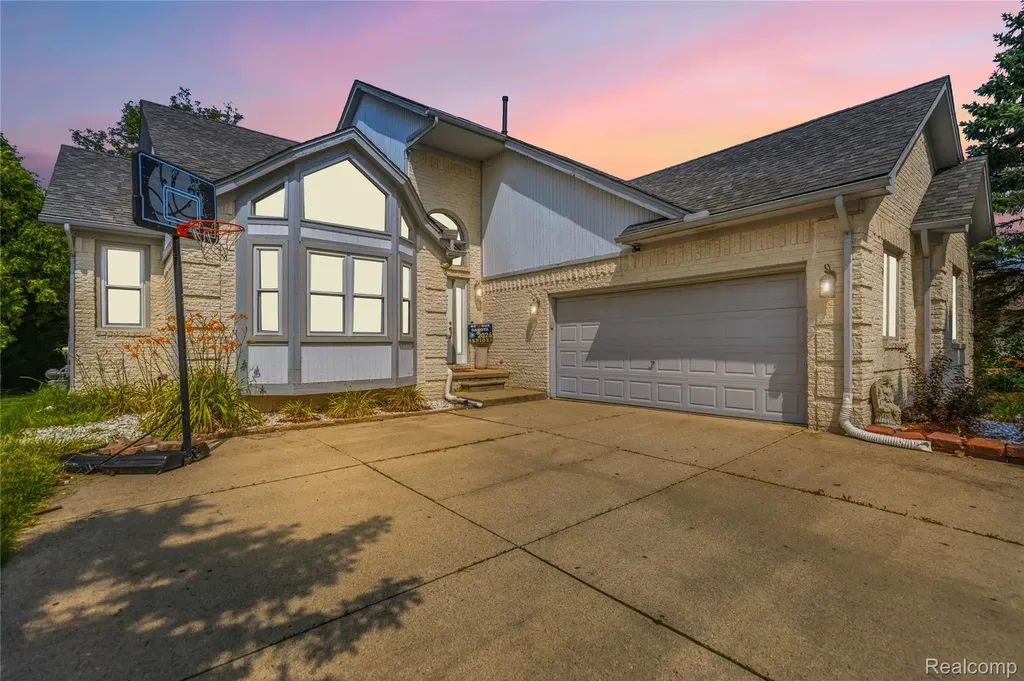 52279 Matterhorn Drive Macomb Township MI 48042