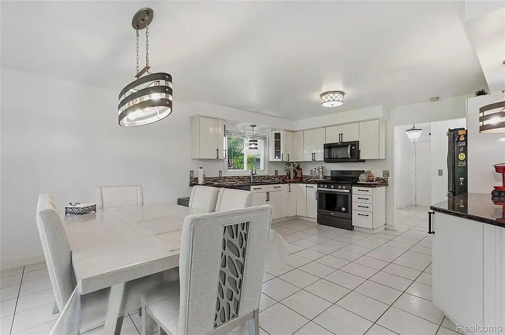 52279 Matterhorn Drive Macomb Township MI 48042