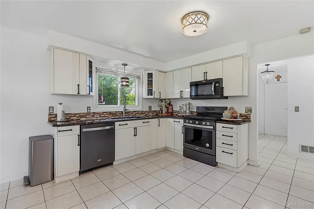 52279 Matterhorn Drive Macomb Township MI 48042