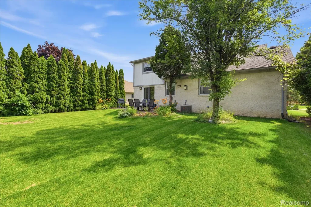 52279 Matterhorn Drive Macomb Township MI 48042