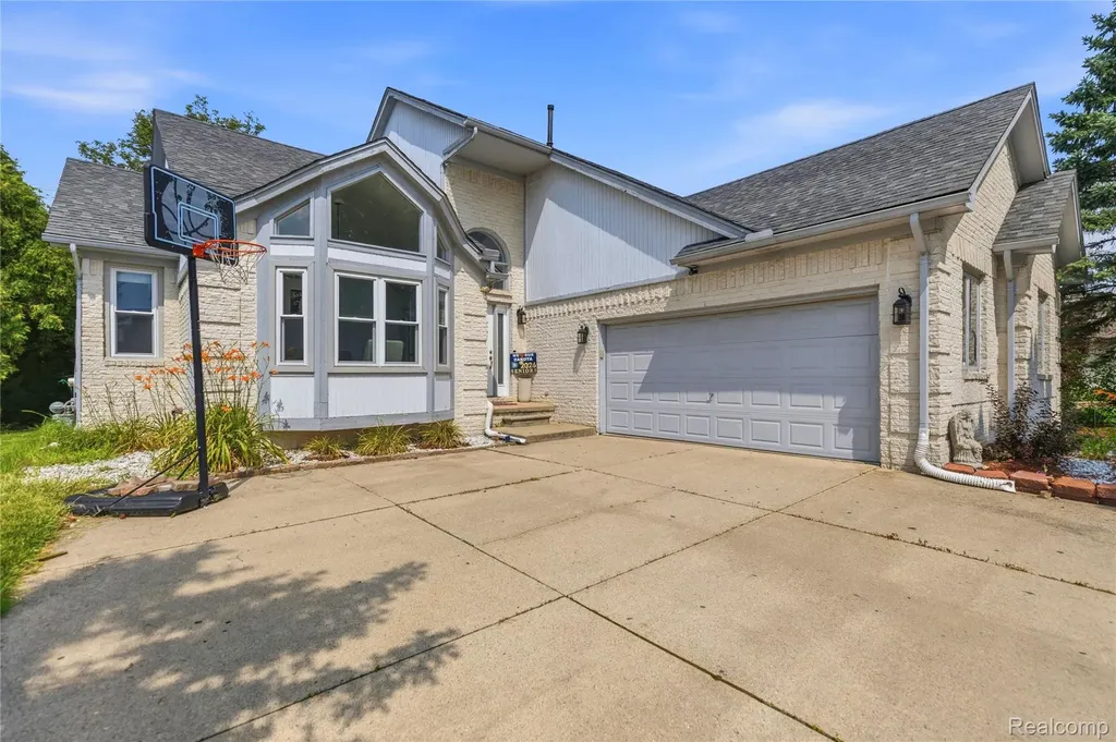 52279 Matterhorn Drive Macomb Township MI 48042