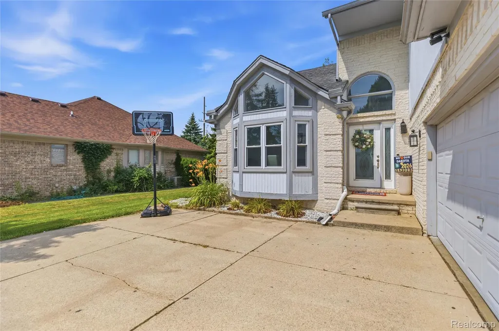 52279 Matterhorn Drive Macomb Township MI 48042