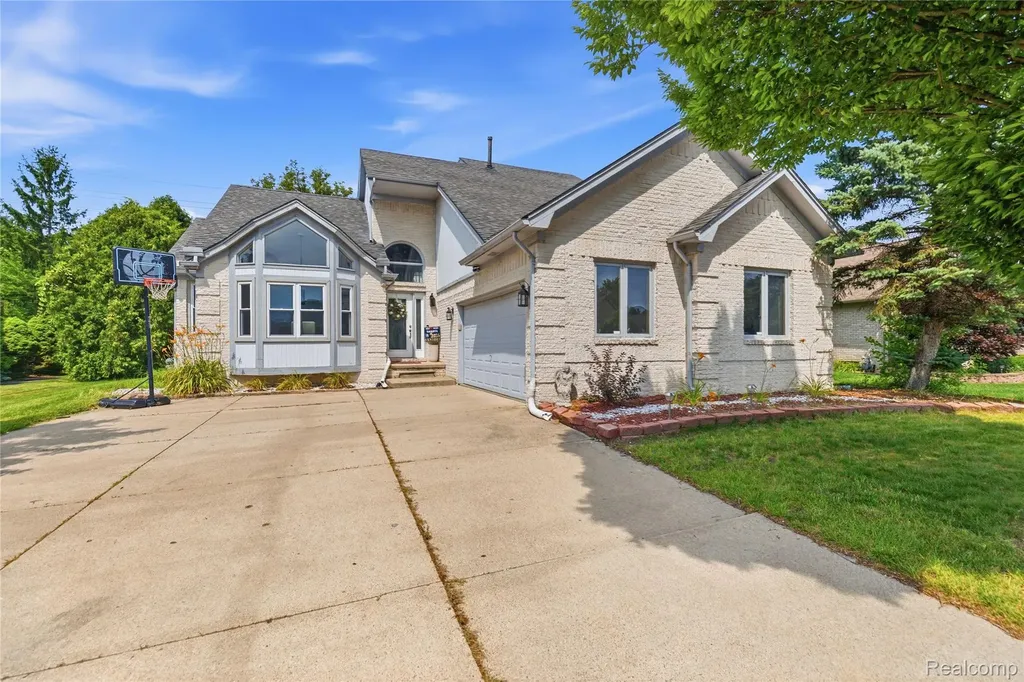 52279 Matterhorn Drive Macomb Township MI 48042