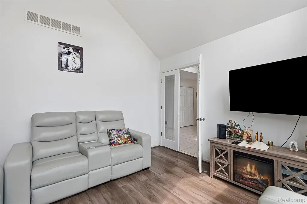 52279 Matterhorn Drive Macomb Township MI 48042