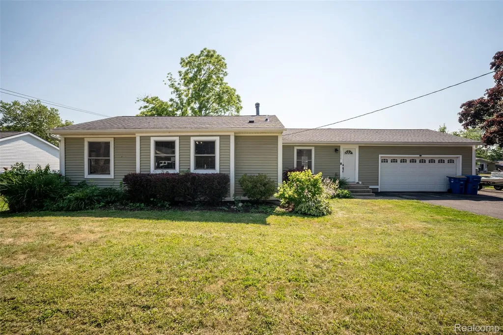 1298 S Cass Lake Road Waterford Charter Township MI 48328