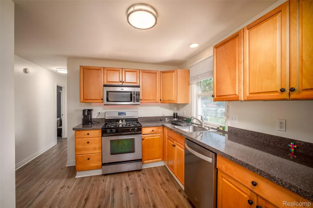 1298 S Cass Lake Road Waterford Charter Township MI 48328