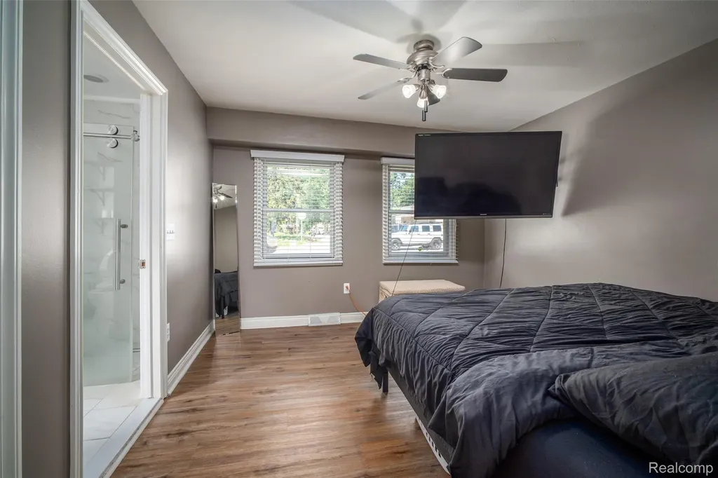 1298 S Cass Lake Road Waterford Charter Township MI 48328