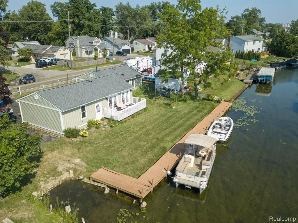 1298 S Cass Lake Road Waterford Charter Township MI 48328