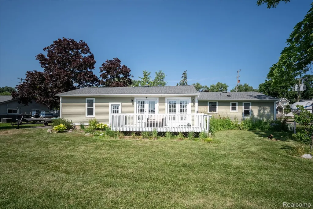 1298 S Cass Lake Road Waterford Charter Township MI 48328