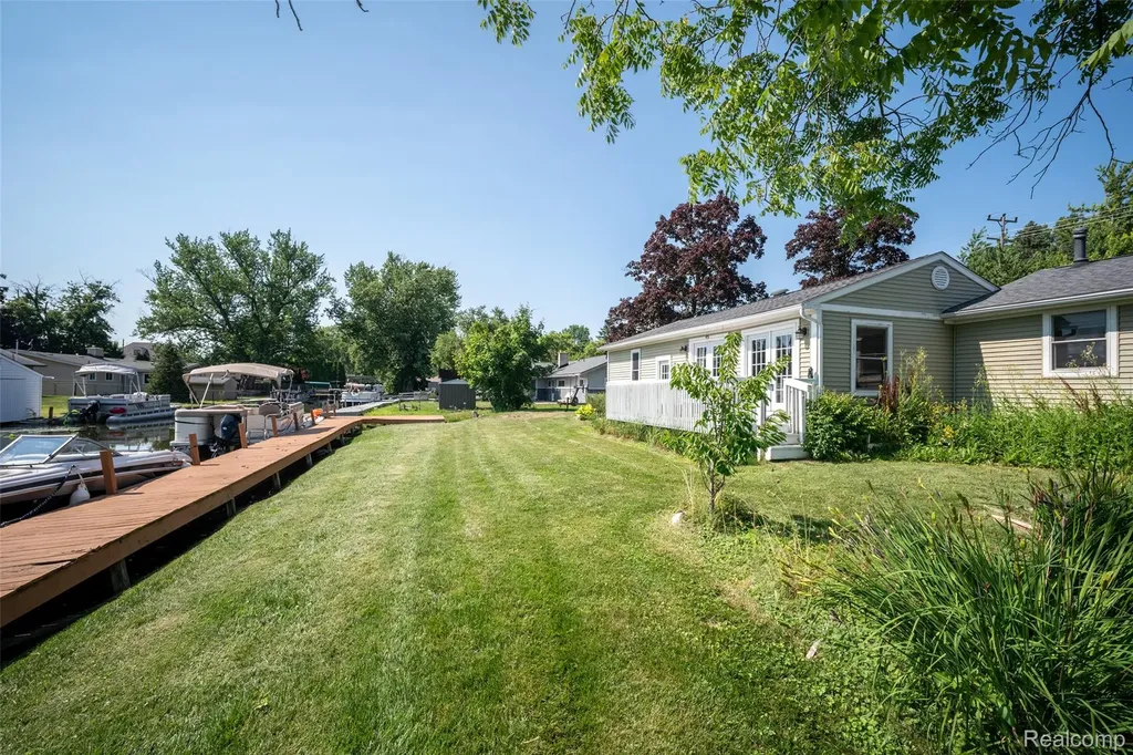 1298 S Cass Lake Road Waterford Charter Township MI 48328