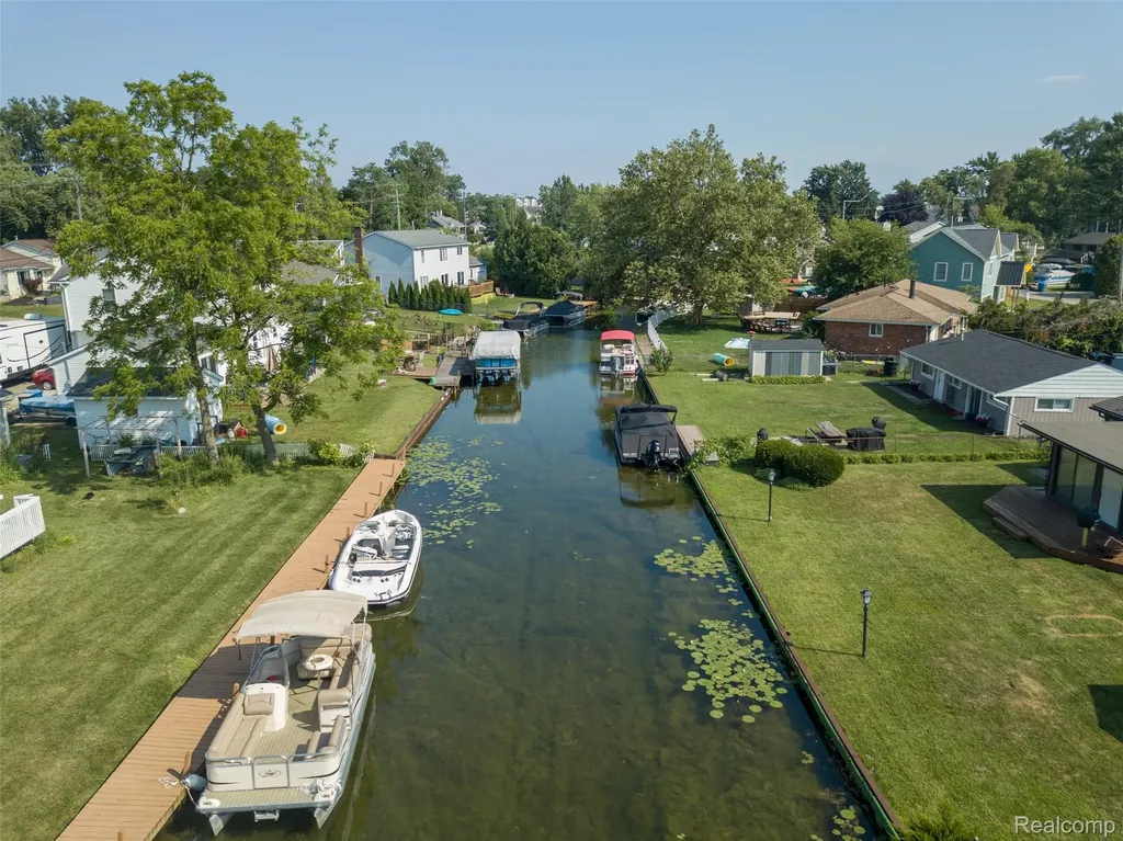 1298 S Cass Lake Road Waterford Charter Township MI 48328