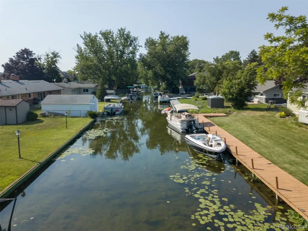 1298 S Cass Lake Road Waterford Charter Township MI 48328