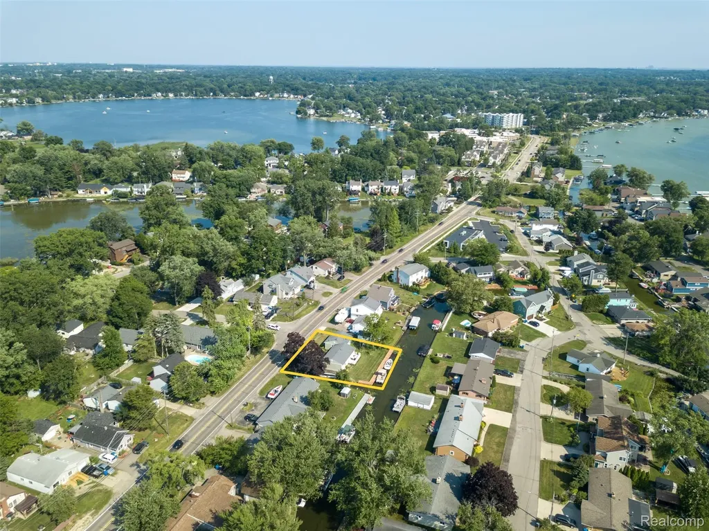 1298 S Cass Lake Road Waterford Charter Township MI 48328