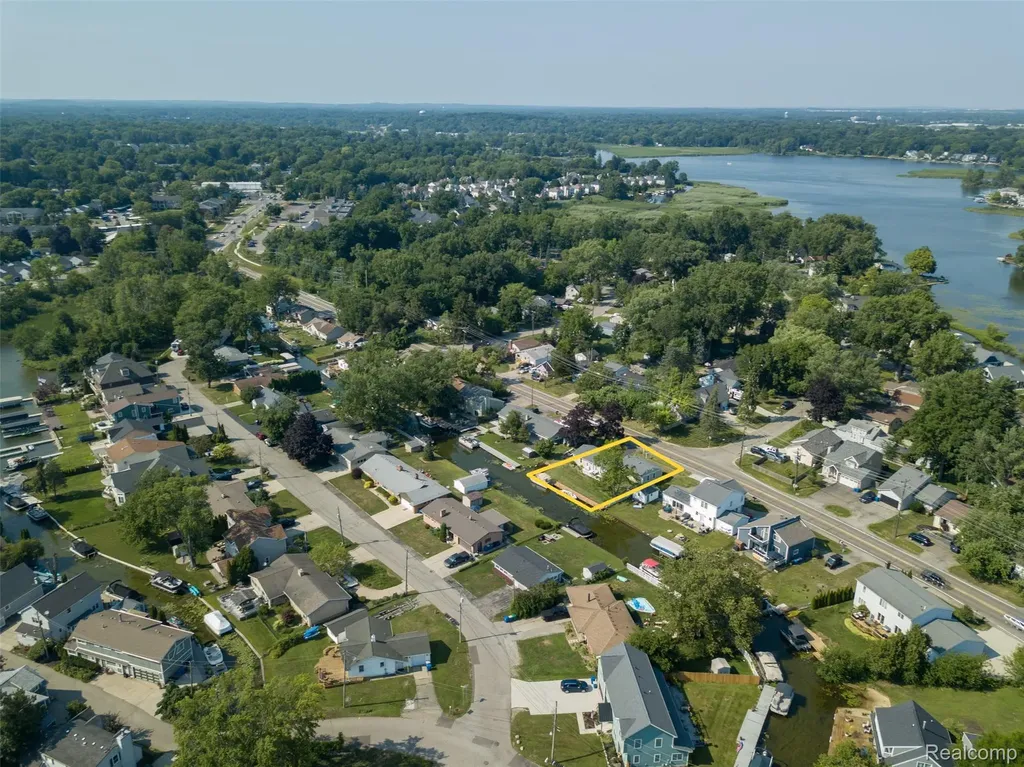 1298 S Cass Lake Road Waterford Charter Township MI 48328