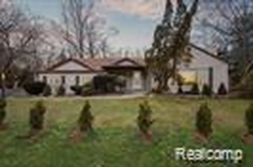 4510 W Maple Road Bloomfield Hills City MI 48301