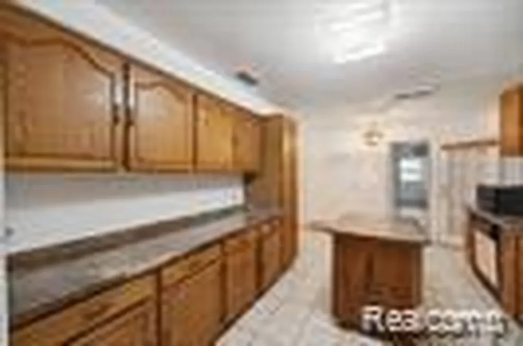 4510 W Maple Road Bloomfield Hills City MI 48301