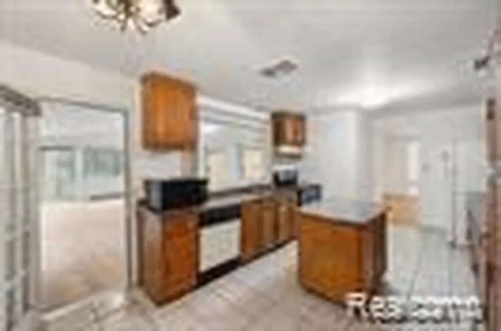 4510 W Maple Road Bloomfield Hills City MI 48301