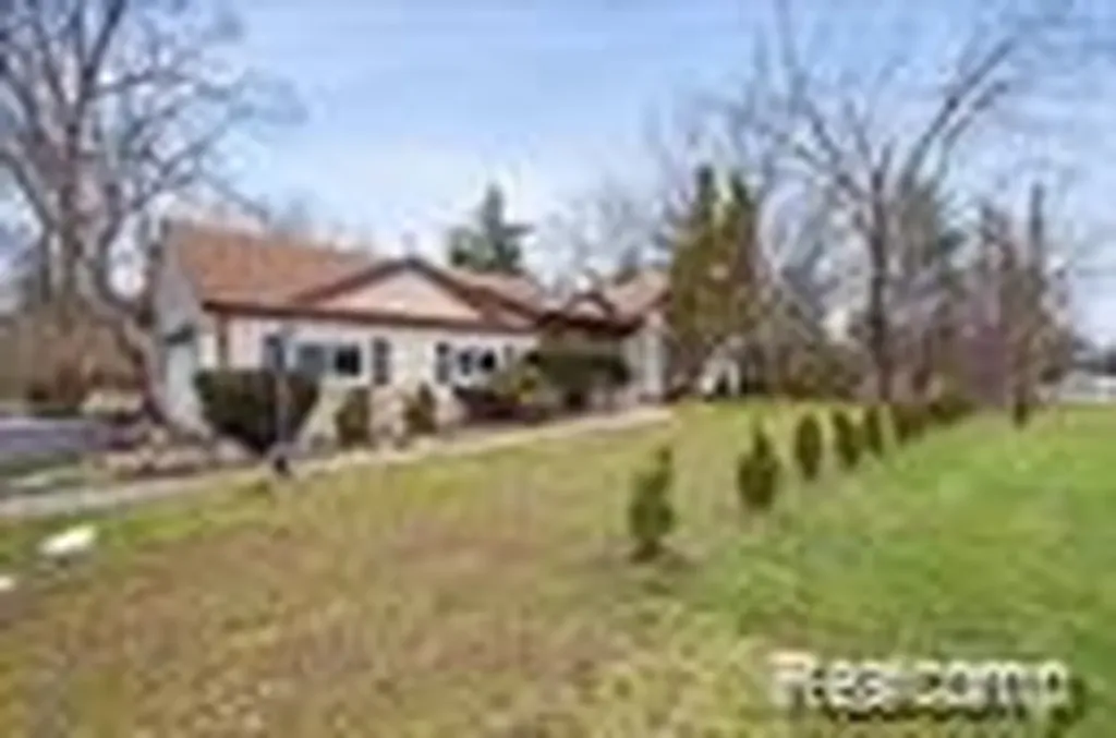 4510 W Maple Road Bloomfield Hills City MI 48301