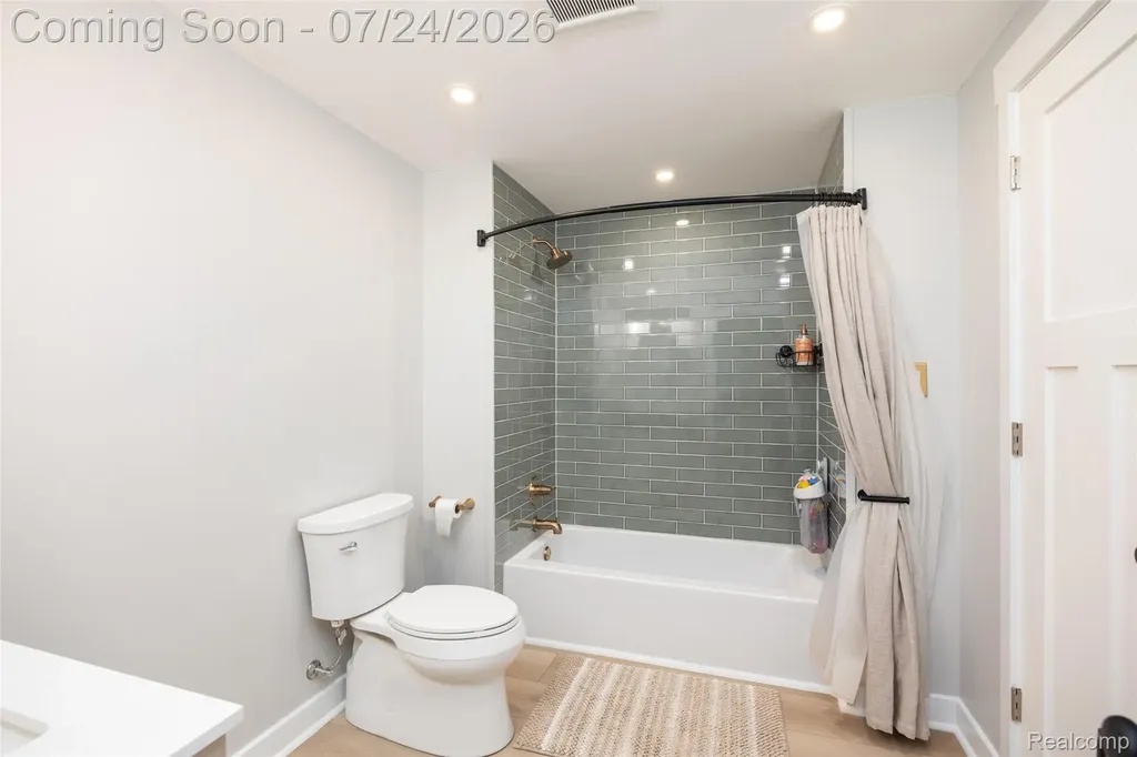 344 Shagbark Drive Rochester Hills City MI 48309