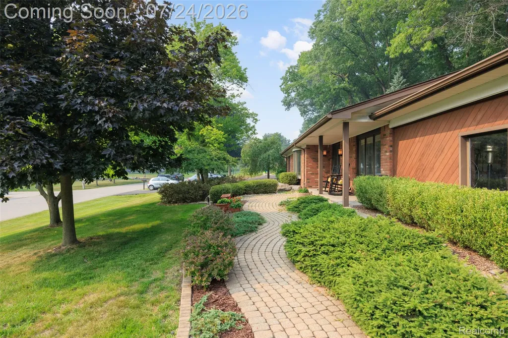 344 Shagbark Drive Rochester Hills City MI 48309